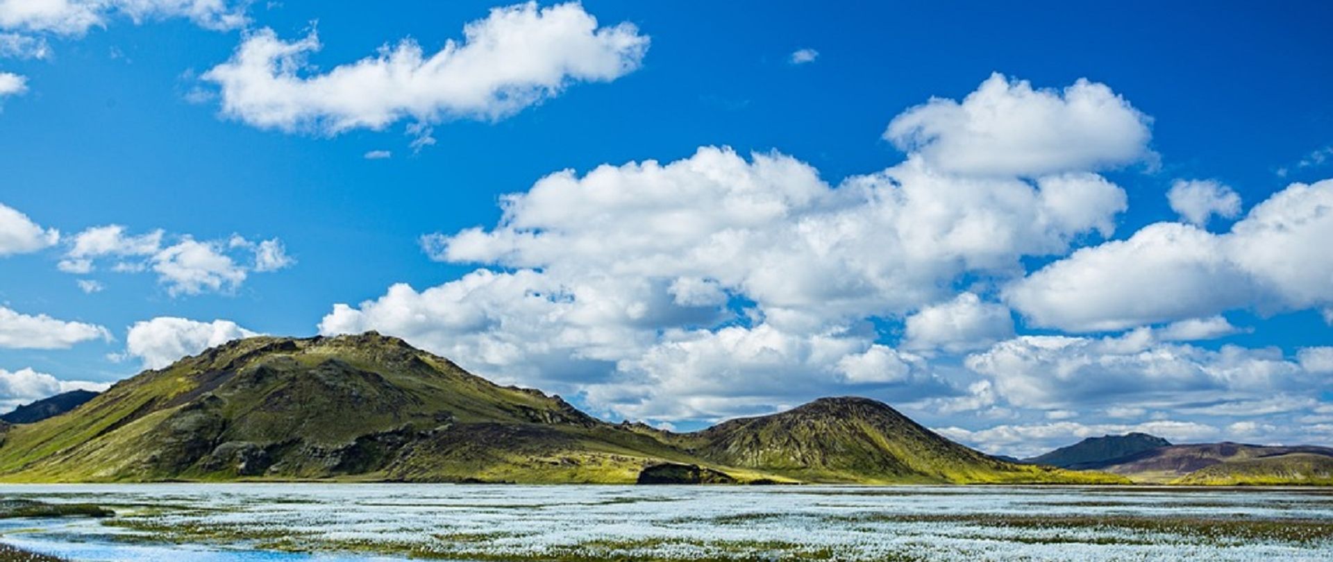 Montagne et rivière dans le Landmannalaugar
