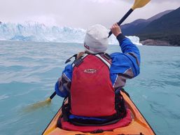 Kayak proche des glaciers en Patagonie