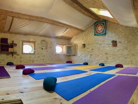 Salle de yoga à la maison