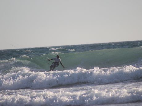 Fayçal kitesurfing the waves