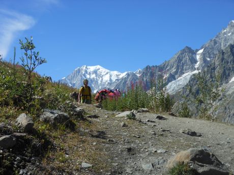 Randonneurs effectuant le Tour du Mont Blanc