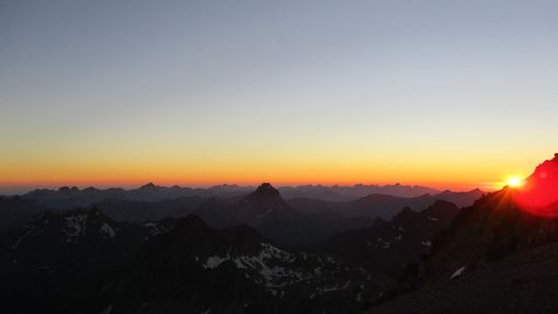 coucher de soleil lors d'un bivouac en altitude
