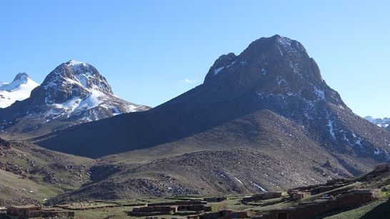Montagne et village de l'arib iriri