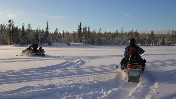 Chien de traineau, motoneige & évasion en Laponie