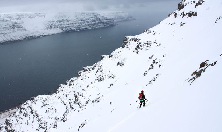 Ski de randonnée entre les fjords en Islande-4