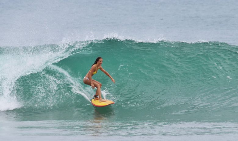 Surf Solidaire 100% filles avec Justine Mauvin -15