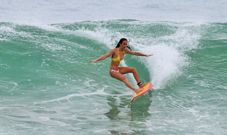 Surf Solidaire 100% filles avec Justine Mauvin -11