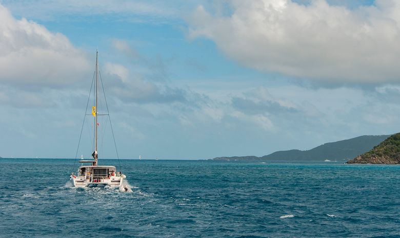 Croisière catamaran Îles Vierges avec hôtesse 