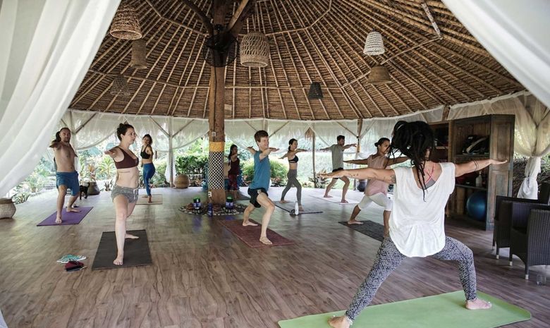 Surfcamp tout confort et Yoga aérien à Bali