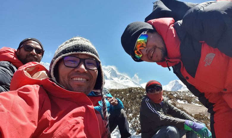 Ascension de  Kalapathar  5643 m  et Gokyo Peak 