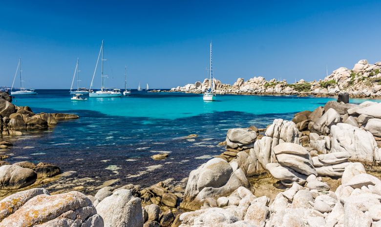 Croisière catamaran en Corse du Sud avec hôtesse